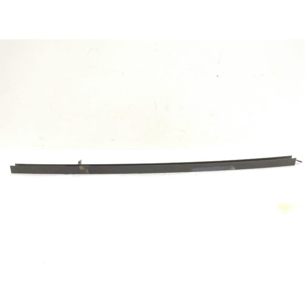 Canaleta Guia Vidro Traseiro Direito Vw Amarok 2011