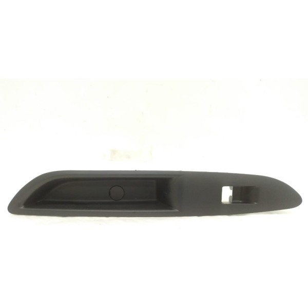 Moldura Botão Vidro Traseiro Direito Gm Tracker Ltz 2018