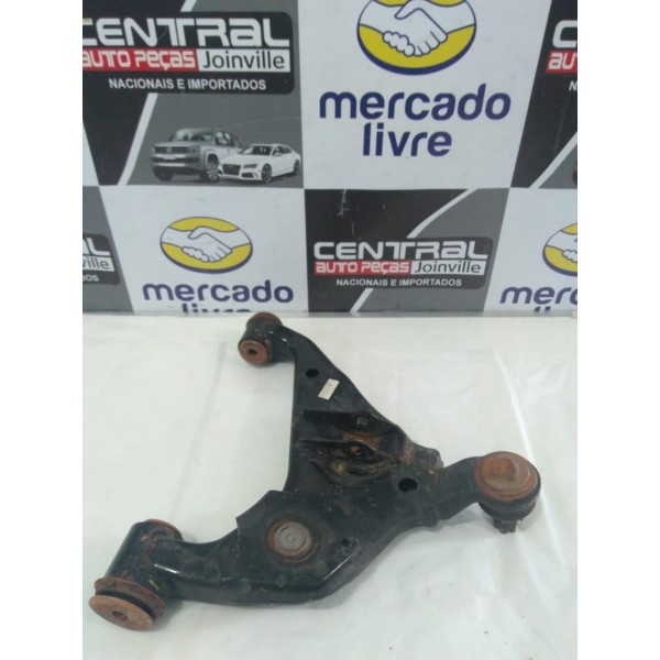 Bandeja Suspensão Inferior Direita Toyota Hilux 2014