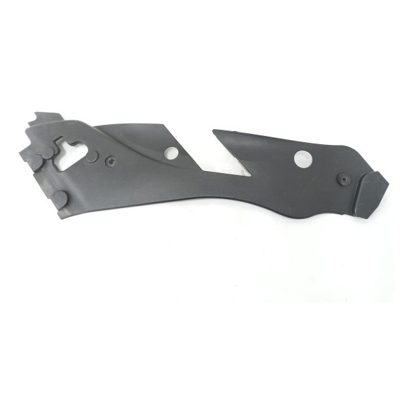 Acabamento Suporte Farol Direito Mercedes C300 2011