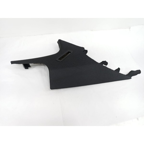 Acabamento Esquerdo Coluna Traseira C300 V6 2011