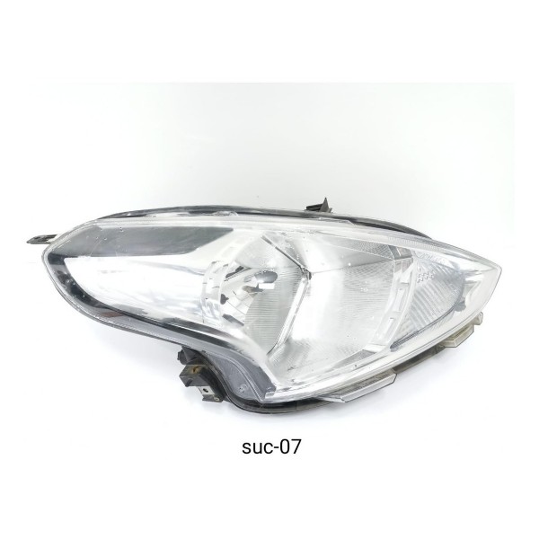 Farol Direito Nissan Versa 2019 Detalhe Direito