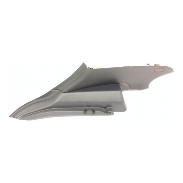 Acabamento Traseiro Esquerdo Mercedes  A200 2015