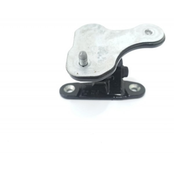 Dobradiça Inferior Porta Dianteira Direita Gla 200  2016