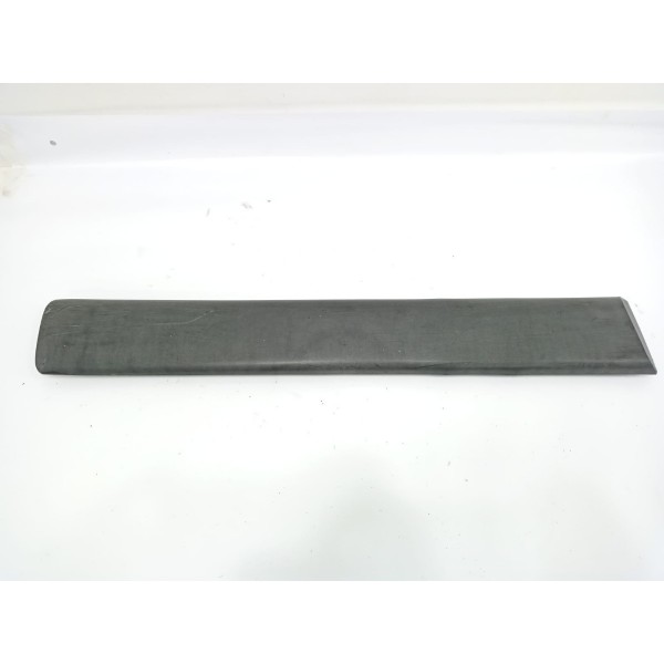 Aplique Porta Dianteira Direita Peugeot Partner 2003 Detalhe