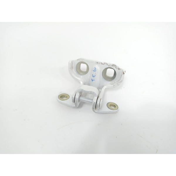 Dobradiça Inferior Porta Traseira Esquerda Tracker 2018