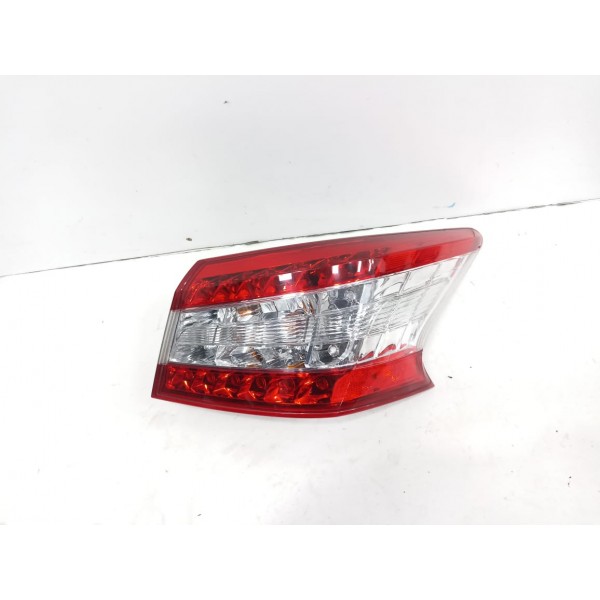 Lanterna Led Direita Nissan Sentra 2014 A 2018 Direito Vermelho