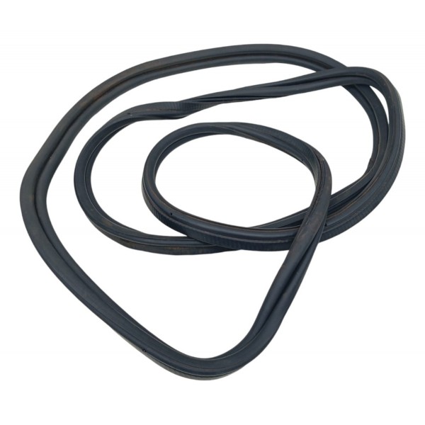 Borracha Tampa Traseira Bmw 320i 2018  Detalhe Preto