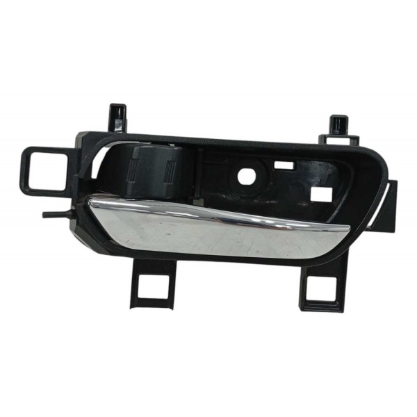 Maçaneta Dianteira Esquerda Nissan Kicks 2022 Prateado Dianteira