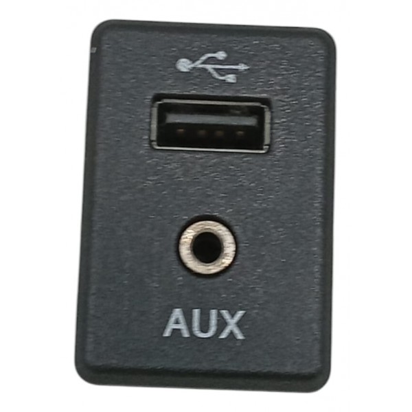 Entrada Usb Nissan Kicks Ls 2018 Preto