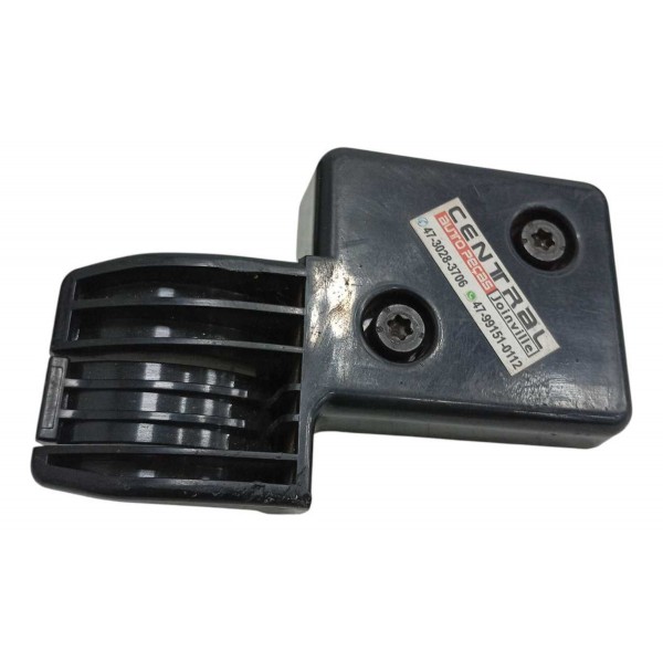 Suporte Esquerdo Tampão Assoalho Porta Malas A200 2015 2016