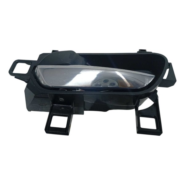 Maçaneta Interna Porta Traseira Esquerda  Nissan Kicks 2022 Preto Traseira