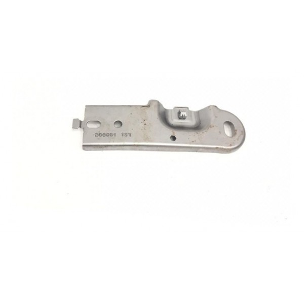 Suporte Esquerdo Fixação Gm Tracker 2017 2018 2019 2006b1137