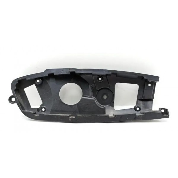 Suporte Maçaneta Interna Porta Dianteira Direita A1 2015